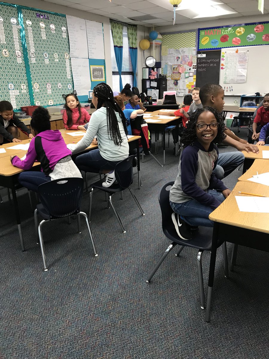 SarahHamm12's tweet photo. My students are having a blast with my total response signals! #seidlitzstep4 @Seidlitz_Ed @Branch_BISD https://t.co/8t7hrGt1te