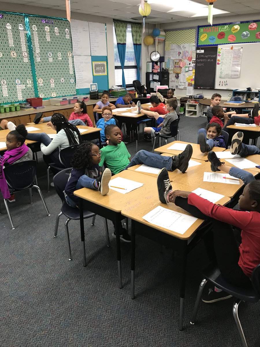 SarahHamm12's tweet photo. My students are having a blast with my total response signals! #seidlitzstep4 @Seidlitz_Ed @Branch_BISD https://t.co/8t7hrGt1te