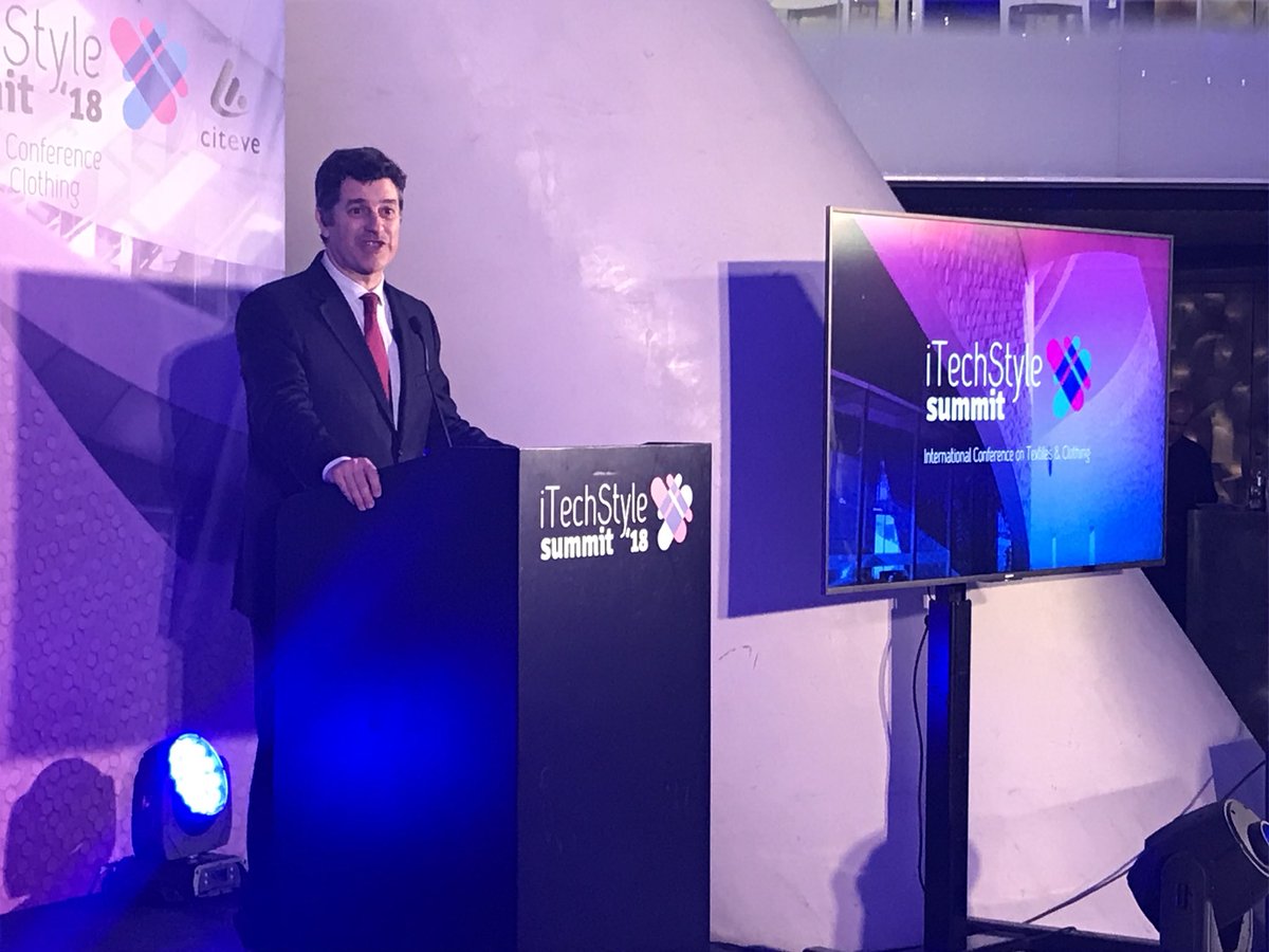 xxigov_economia's tweet photo. Na cerimónia de entrega dos prémios da #iTechStyle Summit, promovida pelo #CITEVE.
A #inovação dos têxteis a impulsionar um dos setores mais tradicionais e que têm servido para impulsionar a economia nacional. https://t.co/IHglSTsq41