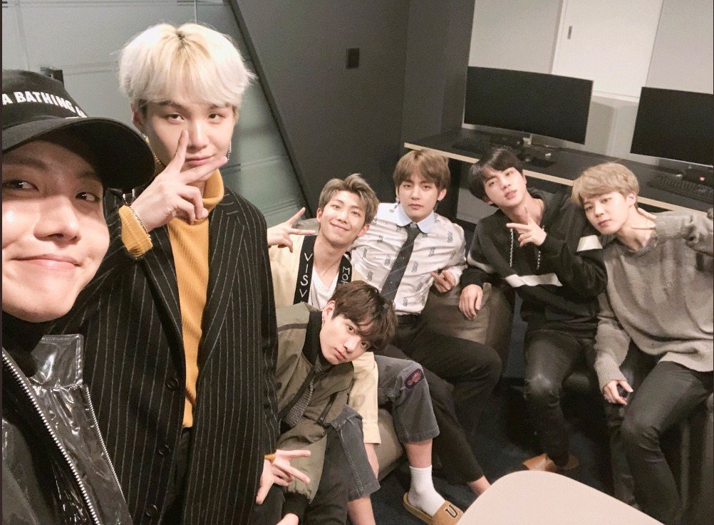 CelebMix's tweet photo. BTS Win Musician Of The Year At 2018 Korean Music Awards https://t.co/ddXMUYOL4d https://t.co/ZZ04MdmMKF