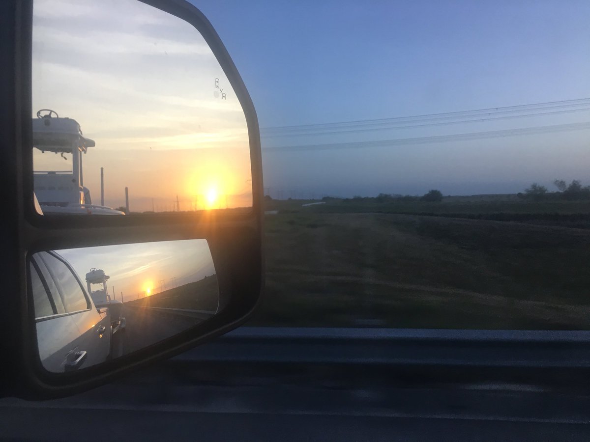 ReadAlessandra's tweet photo. Watching the sun set in the rearview. #keysbound #keywest #roadtrip https://t.co/QRfoBSiF3F
