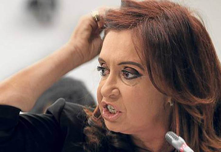 luisrodriguezrm's tweet photo. La q no entregó el mando.
La q huyó cómo rata en helicóptero.
La q dejó 12 millones de pobres.
La q le robó un PBI al pueblo Argentino.
La q traicionó a su propia Patria con los iraníes.
Etc
No va al discurso de Macri, en el Congreso.
Ahora hablame de Democracia, te escucho...... https://t.co/14hNbUr8LH