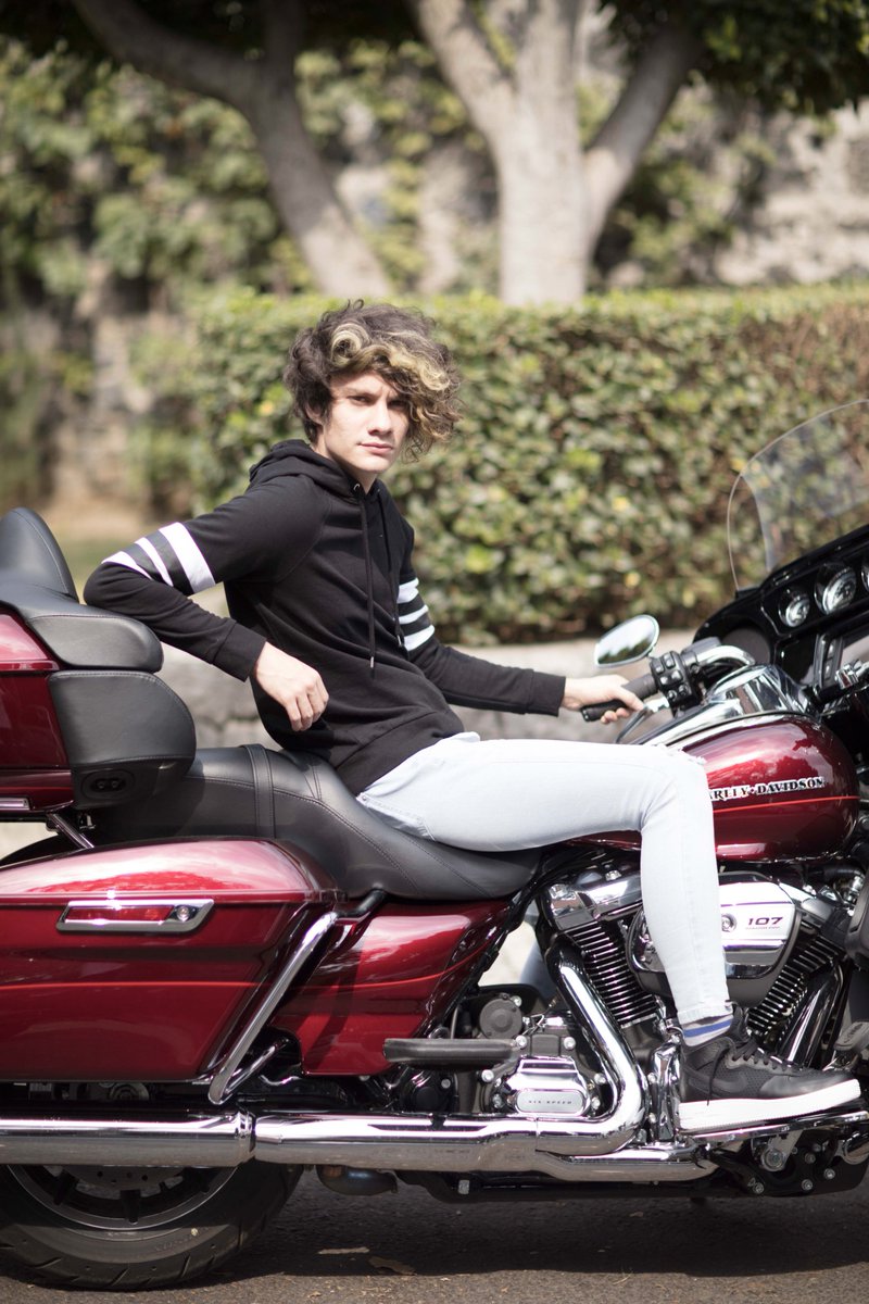 notasparati's tweet photo. ¡Lo lograron #coders!, la primera foto que les regalaremos es...
¡Qué guapo se ve @bryanmouque en moto!, ¿no? 😍❤️ https://t.co/2bNj9nI4oN