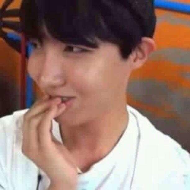 MinSwag98's tweet image. HIXTAPE MY HOPE 

#iHeartAwards #BestFanArmy #BTSARMY