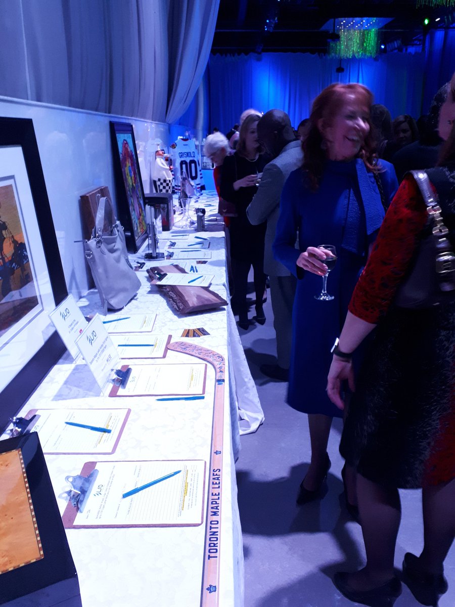 We're at the <a href="/LifeSciencesON/">Life Sciences Ontario</a> Awards Gala tonight. The event is sold out this year! #LSOAwards
