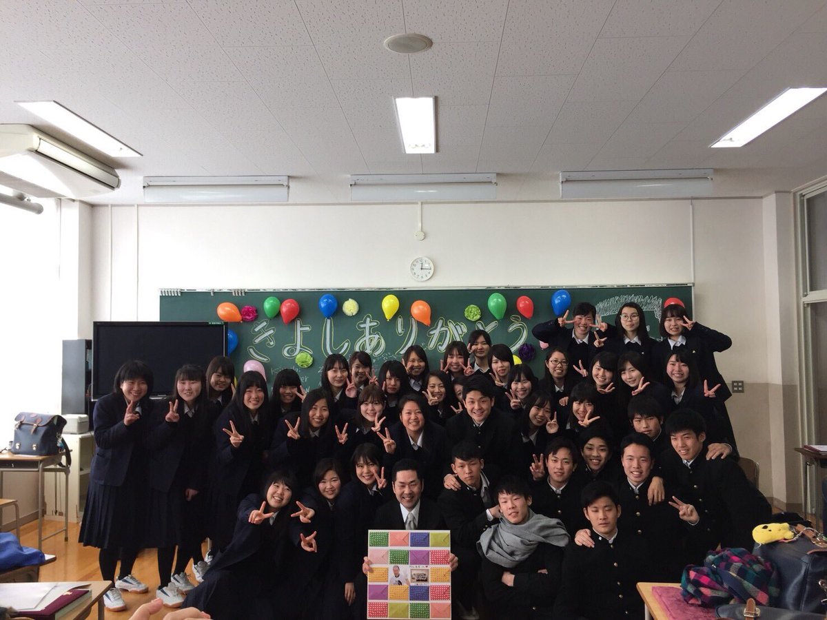 ami_422's tweet photo. 2018.02.28

飾磨高校卒業しましたっ！！🐢

楽しかった3年間！！
濃かった3年間！！
どれだけの言葉があっても足りないくらい思い出があって、みんないい人で、出会えてよかったって思います😢💗
けんふくのみんな、４匹の子ブタ、テニス部、そして関わってくれた人達、ありがとうございました！！ https://t.co/IJKo9fNRks