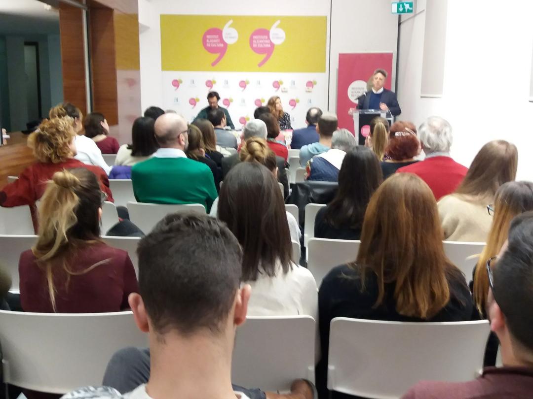 GilAlbertIAC's tweet photo. Disfrutant amb cicle «Idees per al cor. La #publicitat que canvia les persones i el món» amb Ignasi Giró i Esperanza Blanc a la #CasaBardín https://t.co/gZTAVxQf1n