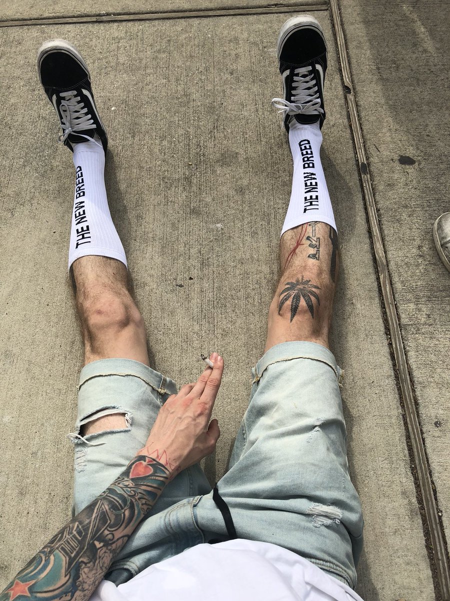 machinegunkelly's tweet photo. on the corner mood. 🚬 https://t.co/MlORXuRgsZ