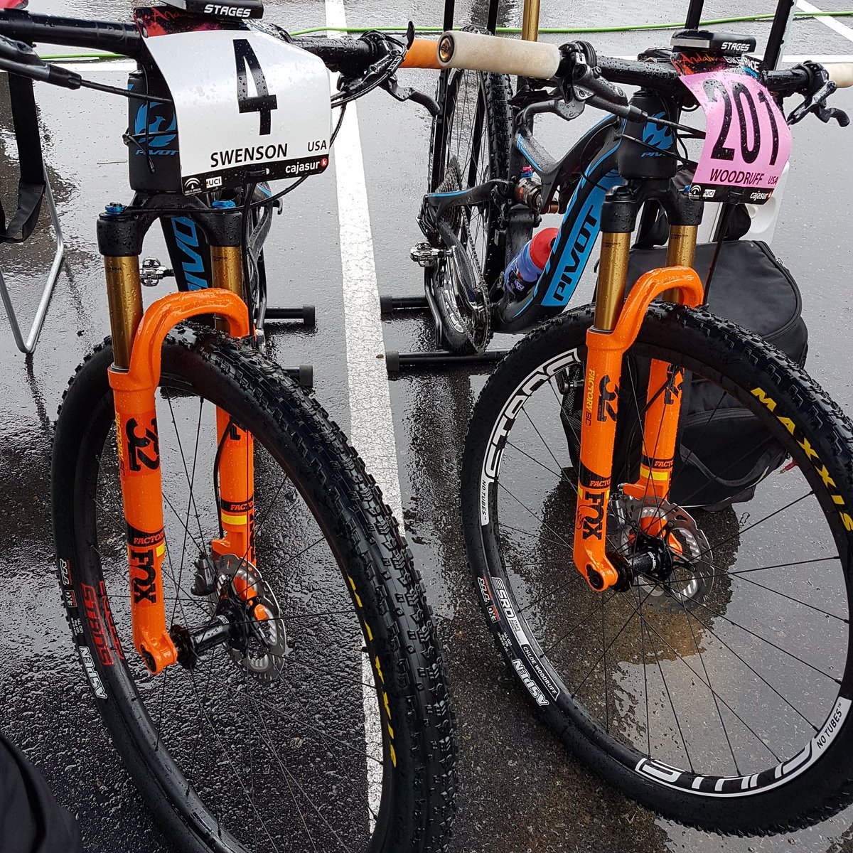 camdaubikes's tweet photo. ANDALUCIA BIKE RACE 2018, 4a ETAPA/STAGE: CHLOE WOODRUFF (STANS PIVOT, PIVOT MACH4C) HOY#2/#3GC, KEEGAN SWENSON (STANS PIVOT, PIVOT MACH429SL) HOY#12/#3GC @pivot_cyclesusa @chloewoodruff @keegels99 @vollekaracho @chriscocalis @okbyus @dan23dan23 @andaluciabikerace @stanspivot https://t.co/nzJx4wcyb8