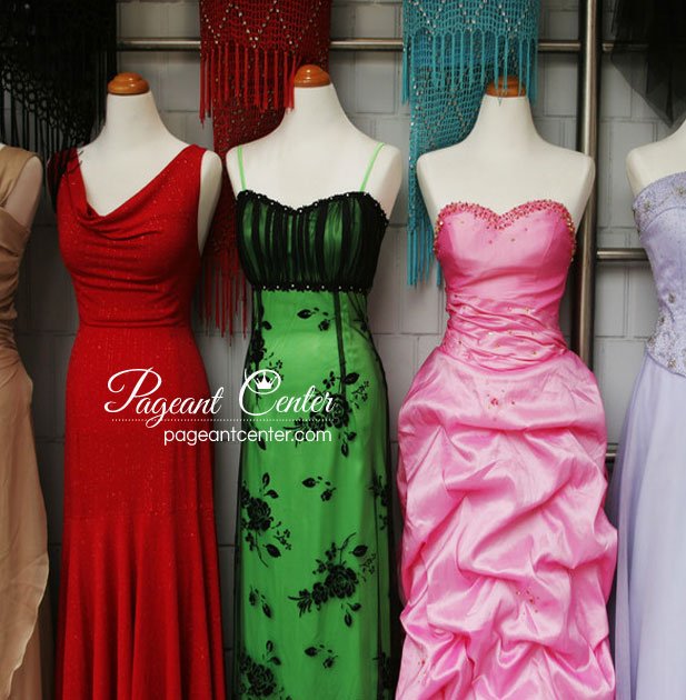 PageantCenter's tweet image. Help! How do I choose a gown that hides my figure flaws and emphasizes my best features?  Here's the complete guide broken down by different types of figure flaws.  pageantcenter.com/pageants1/choo…