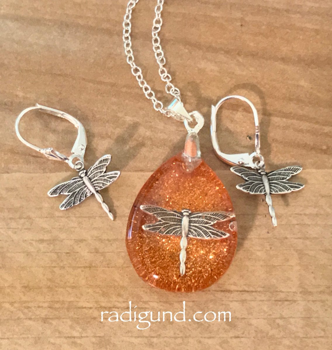 radigunddotcom's tweet photo. Excited to share the latest addition to my #etsy shop: SILVER - Dragonfly in Amber - Tear Pendant - Resin Pendant - Outlander inspired - Outlander Jewelry - Silver Necklace https://t.co/X5mGCmiIvc #jewellery #birthday #silver #no #celtic #luck #orange #pendant #dragonfl https://t.co/5Ht886D0sN