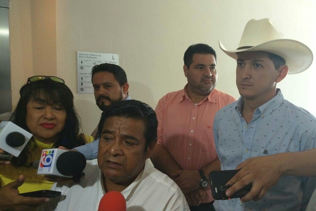 Oscarsosar's tweet photo. Ratificada la designación de @J_SabinoHerrera para la reelección a candidato municipal por #Huimanguillo tendrá que echar mano de las mejores estrategias políticas y electorales para ganar. Entre ellos @OFerrerAbalos y Maria Estela. https://t.co/28bRSGpfhx
