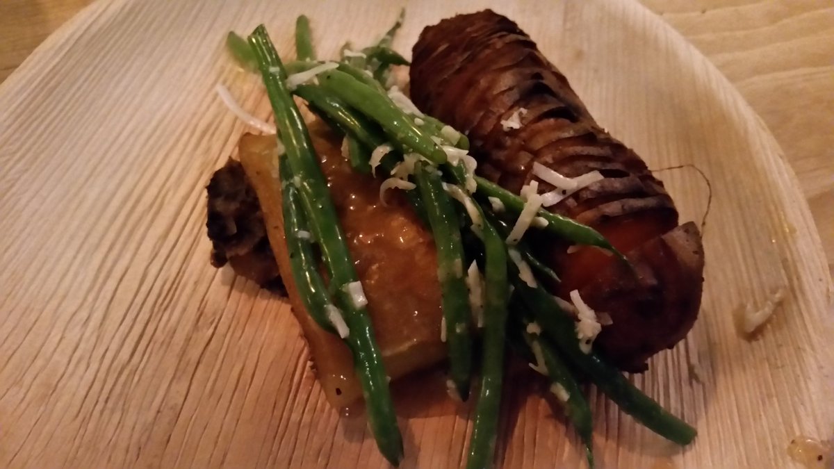 cynthiadavid's tweet photo. #Getplnted with baked mushroom Wellington brushed with vegan margarine at Becel pop-up! https://t.co/pgHsIYWwEX
