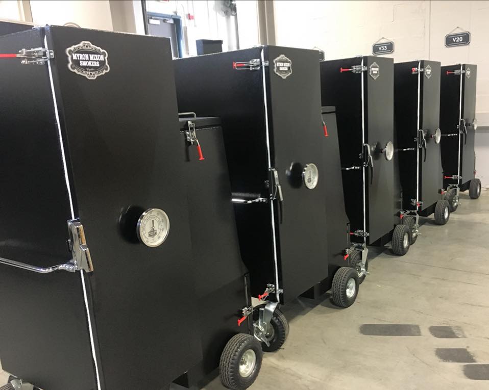 FergoliciousBBQ's tweet photo. That is dead sexy right there.  A whole row of @MMSmokers G20's.  These gravity feeds are second to none.  Boost up your cooking arsenal by contacting me about the best pits in the world! #myronmixonsmokers #gravityfed #stickburners #fullyinsulated #smallfootprint #bbqlife #nbbql https://t.co/mI5ESVQLdZ