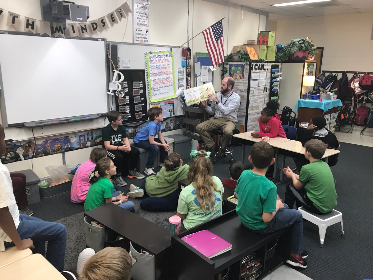 HarbisonWestEl's tweet photo. Thank you Mr. Hainsworth for reading to several classes at HWES today for #ReadAcrossAmericaWeek #HWES #BelieveGrowSoar #LR5Reads @LexRich5Schools https://t.co/93ldDUGfkg