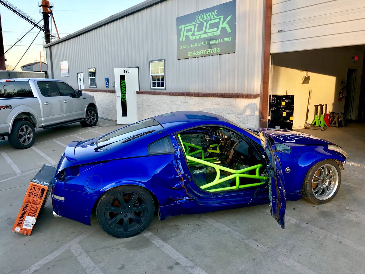 aubrock7's tweet photo. I have entire living room full of #Nissan #350z parts for Lone Star Drift 2018 @wisefab @FealSuspension @NitrousExpress1 @NittoTire @Mishimoto @Z1Motorsports @EnjukuRacing @Nissan @CompClutch_usa @Wilwoodbrakes @NISMO_USA @NissanUSA . Let’s do this https://t.co/jkEeB27HqH