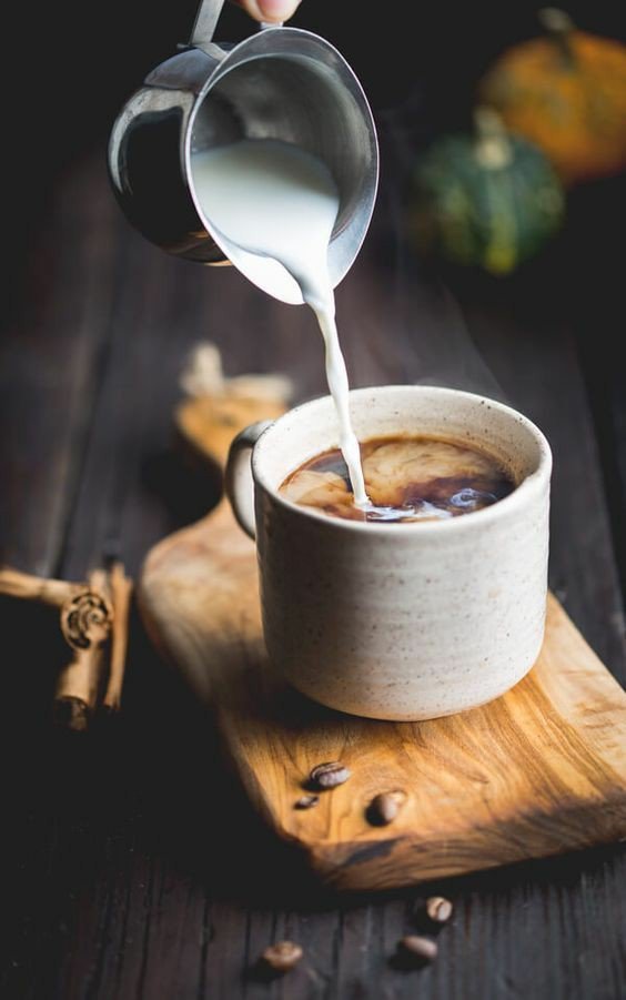Para sus buenas noches os dejo este café y esta tarta, que durmáis bien y mañana desde las 9:00 AM ( Hora Argentina ) Estamos abiertos ♥

#Nox