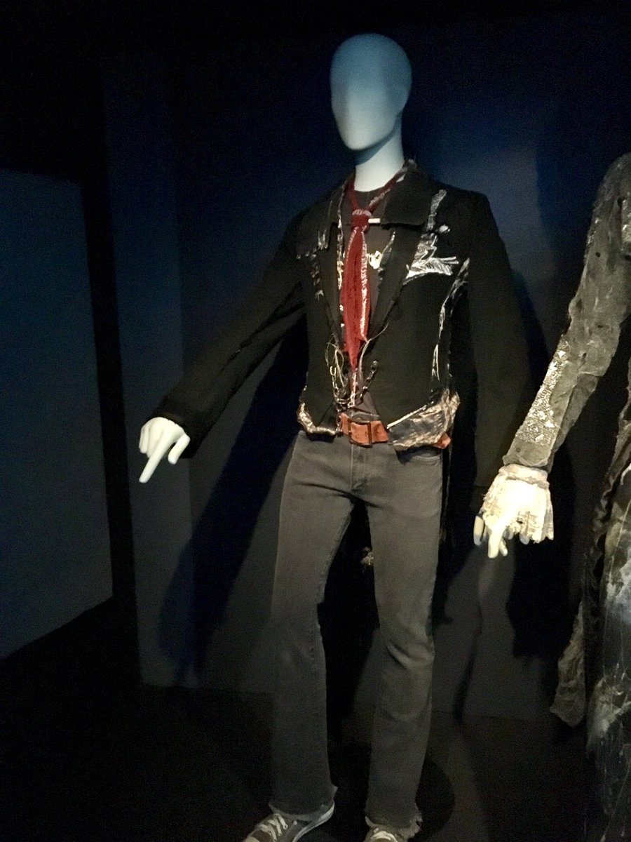 dethkillers's tweet photo. In great company #BowieIs @brooklynmuseum #Bowie https://t.co/EwOHEBGtSI