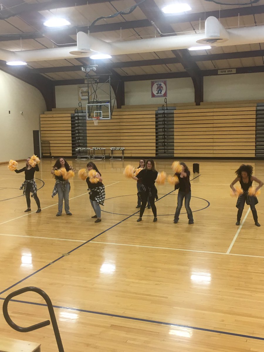 MrsDowMHS's tweet photo. Awesome performance, @MopiDanceTeam! 👏🤗💙💛 https://t.co/L87CVvh1nX