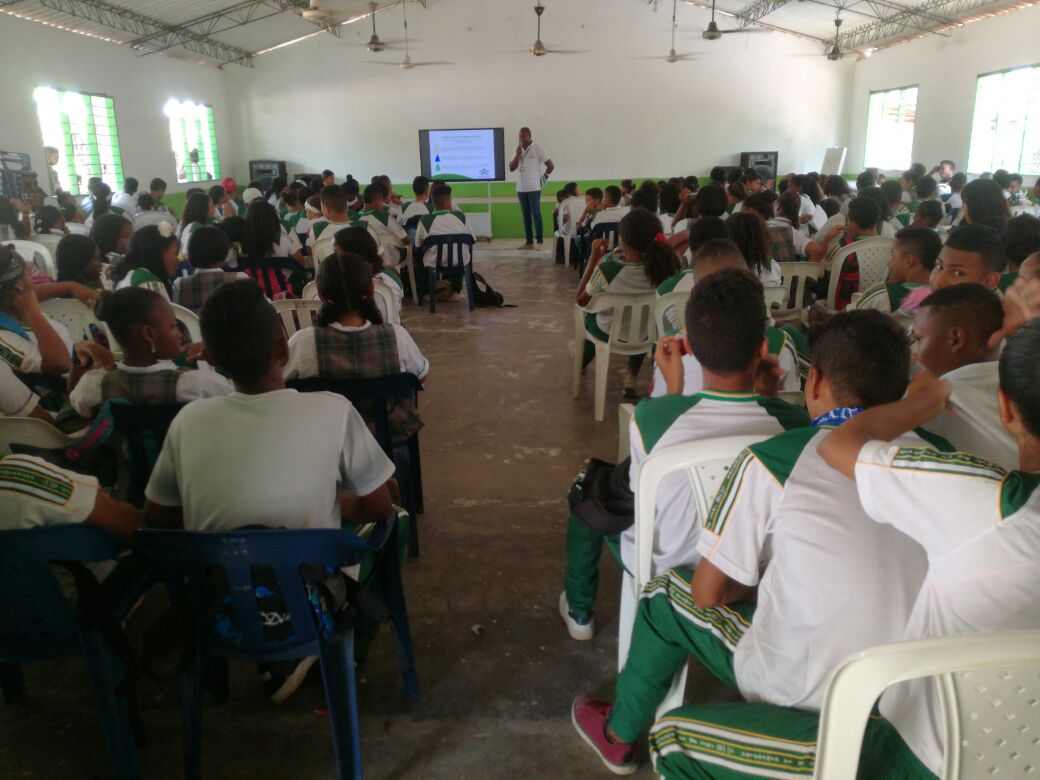 JosEdwinMosque1's tweet photo. Charla manejo integral de residuos solidos institución educativa la esmeralda.@senacfma. https://t.co/J8UBLjf4aq