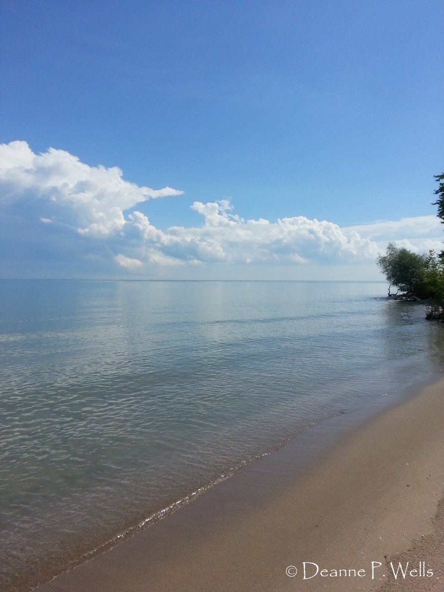TwoRiversWiscon's tweet photo. Gorgeous Lake Michigan and a fresh perch plate, German potato salad, coleslaw and rye bread.
#Perch #LakeMichigan #TravelWI
#FoodTravelChat #DiscoverWI
#Wisconsin #TwoRiversWI
#PerchPlate https://t.co/Ncx9nzEeUs