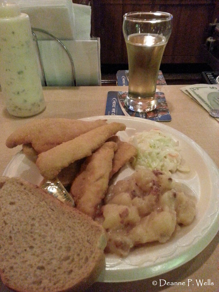 TwoRiversWiscon's tweet photo. Gorgeous Lake Michigan and a fresh perch plate, German potato salad, coleslaw and rye bread.
#Perch #LakeMichigan #TravelWI
#FoodTravelChat #DiscoverWI
#Wisconsin #TwoRiversWI
#PerchPlate https://t.co/Ncx9nzEeUs