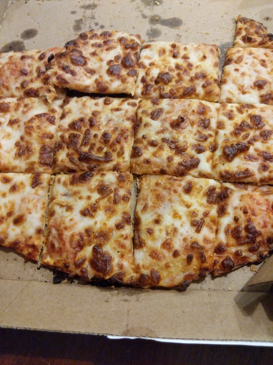 davedemaria's tweet photo. @dominos this is what your pizza looks like when it's over an hour later on delivery..this is the second chance and I knew I should of went with @PapaJohns looks like I won't make this mistake a 3rd time https://t.co/WhuFMtMsYg
