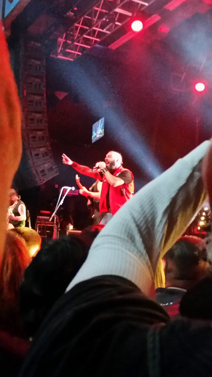 chrisgu67's tweet photo. Some good times in Anaheim with @EyeAgainstI and @kseofficial #killthrax https://t.co/U4YGK1K2AG