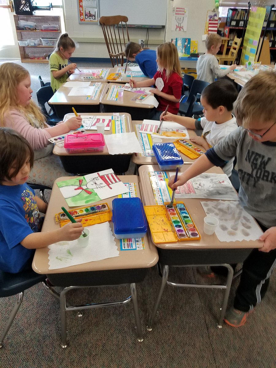educ8er2's tweet photo. To celebrate Dr. Seuss week we made a Cat in the Hat directed drawing. #gostarcenter @StarCenterElem https://t.co/p4hV4ZCK6e