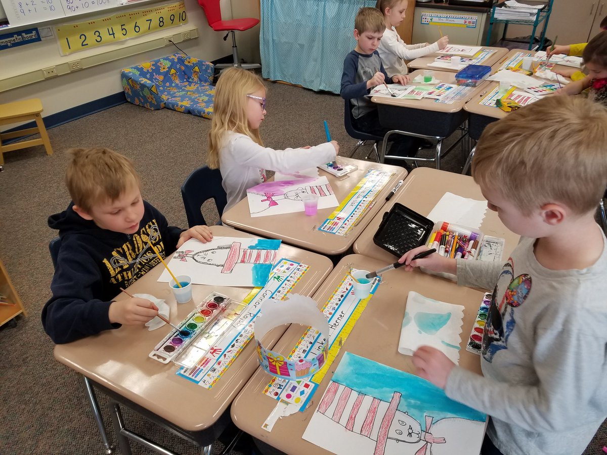 educ8er2's tweet photo. To celebrate Dr. Seuss week we made a Cat in the Hat directed drawing. #gostarcenter @StarCenterElem https://t.co/p4hV4ZCK6e