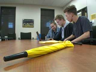 Business students at Chanhassen High School are encouraging others to talk openly about mental health issues... using a yellow umbrella. <a href="/HeidiWigdahl/">Heidi Wigdahl</a> explains.
kare11.tv/2F2UKFk