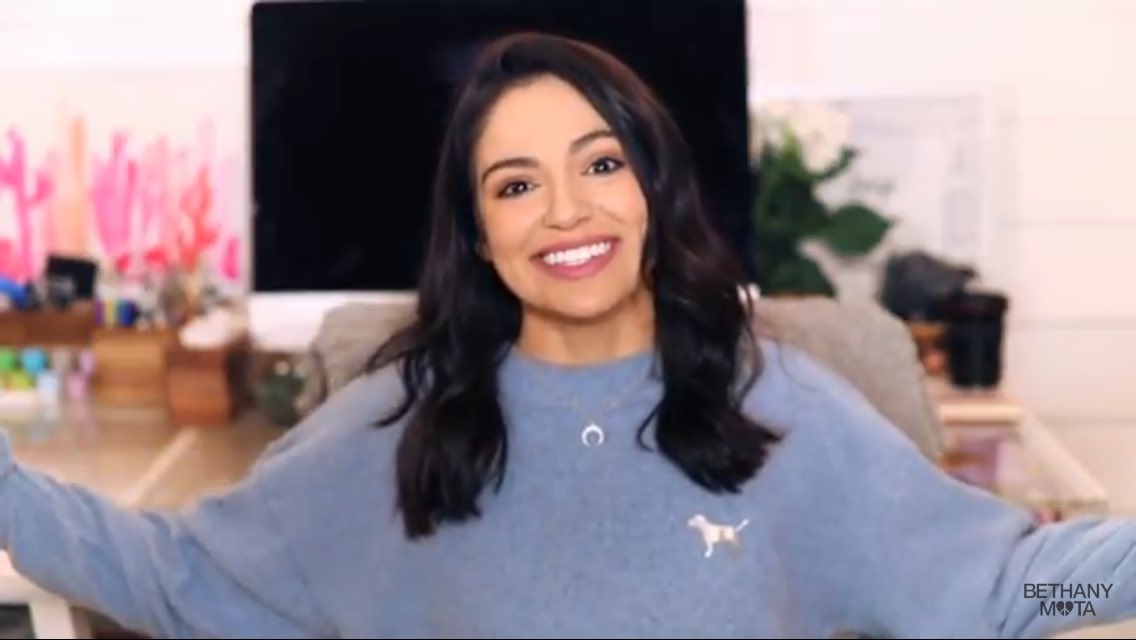 JAREAUFILMED's tweet photo. AN ACTUAL BEAN @BethanyMota #newbethvideo https://t.co/AoSbHDW7tC