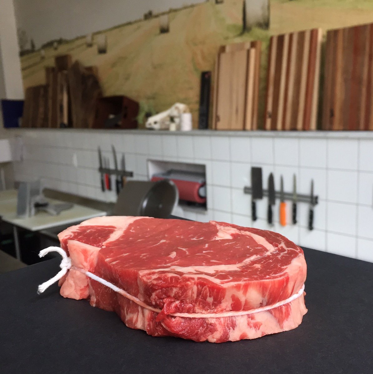 Say hello to our Penokean Hills Farm Ribeye! No filter required.😏👌🏻 
It’s time for you to experience high quality beef from a high quality Ontario farm. 
Visit our shop in Liberty Village, &amp;, our team will be happy to serve you! 

#nofilter #YouAreWhatYouMeat #bespokebutchers