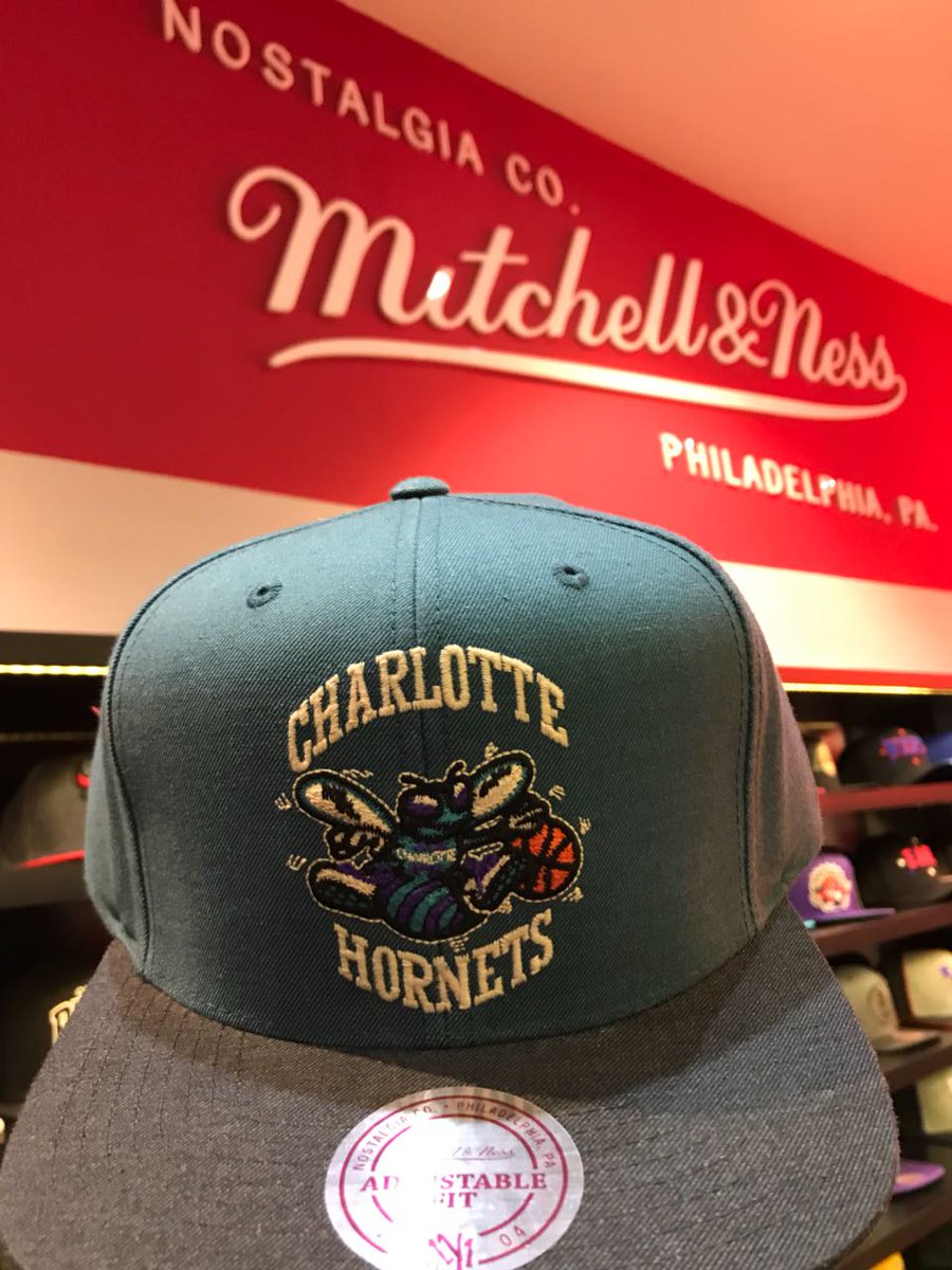 PickMeSports's tweet photo. Olha que irado esse boné da @mitchell_ness que nós vamos sortear se o nosso perfil chegar a 500 seguidores! Se cadastra no app, segue a gente e dá RT, que vc já tá concorrendo! https://t.co/E7APWqksEn
