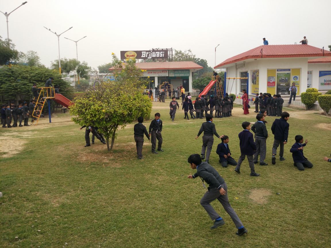 BpMathura's tweet photo. Just like 'HOLI' is a festival with many colors,
@BpMathura is a destination with 4 colorful 'F's
F-uel
F-ood
F-un
F-ulfilment
@BpMathura wishes all its customers a  Colorful and Safe 'Happy Holi'
@PeethambarantT
@BPCLimited
@BPCLRetail
@RamanMalik02
@Toneshbpcl
@AbbasAkhtar18 https://t.co/vL6JjKSIlj