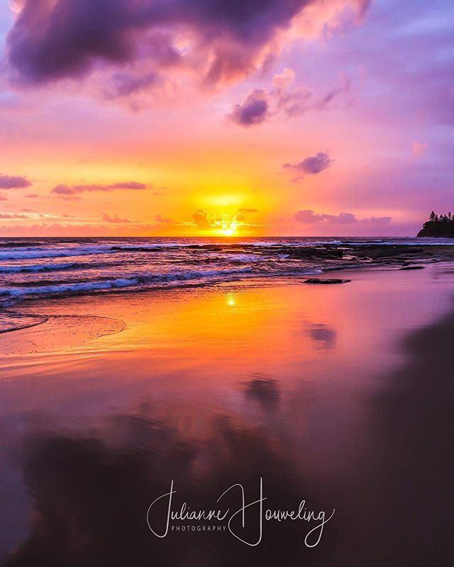 DickyBeachSC's tweet photo. Gorgeous start to the day!
#DickyBeachSurfClub

Summer sunrise #Caloundra #queensland #discoverqueensland #dickybeach #sunrise #travelphotography #wanderlust #beach #ocean #oceansunrise #beachsunrise #pinksky 📷: @julianne_houweling_photography https://t.co/RdSRp4Dlzh