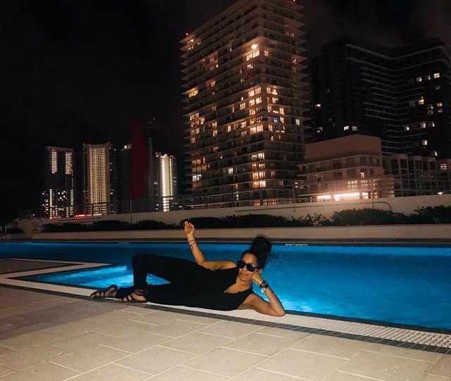 JuliaJonze's tweet photo. And after miles of trekking in the heat, Miami 🎉
Oyeee Miami estoy aquí! .
.
.
.
.
.
#miami #brickell #southflorida #poolside #rooftop #bythepool #viajosola #latina #vlogger #latinatraveler #howitravel #wearetravelgirls #sigueme #ladiesgoneglobal https://t.co/t3j2dO92XR https://t.co/1cZpKYKGwU