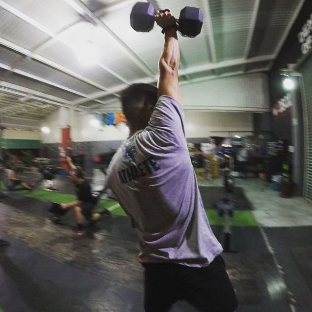 blackbullfit's tweet photo. Stop until you can’t grip-

#wodboxpachuca 
#wodbox 
#dumbbells 
#18.1chills 
#open2018 https://t.co/NKl1oHMQ3I https://t.co/pdU9kXK2hf