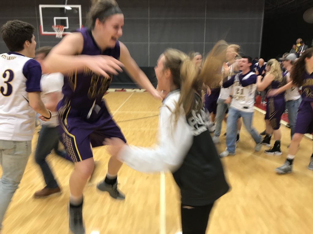 FOX17Blitz's tweet photo. Girls BB Final
Caledonia 46
East Kentwood 45

Sammie Gehrls game-winner with 
:06  left. https://t.co/DVs8pXYicT