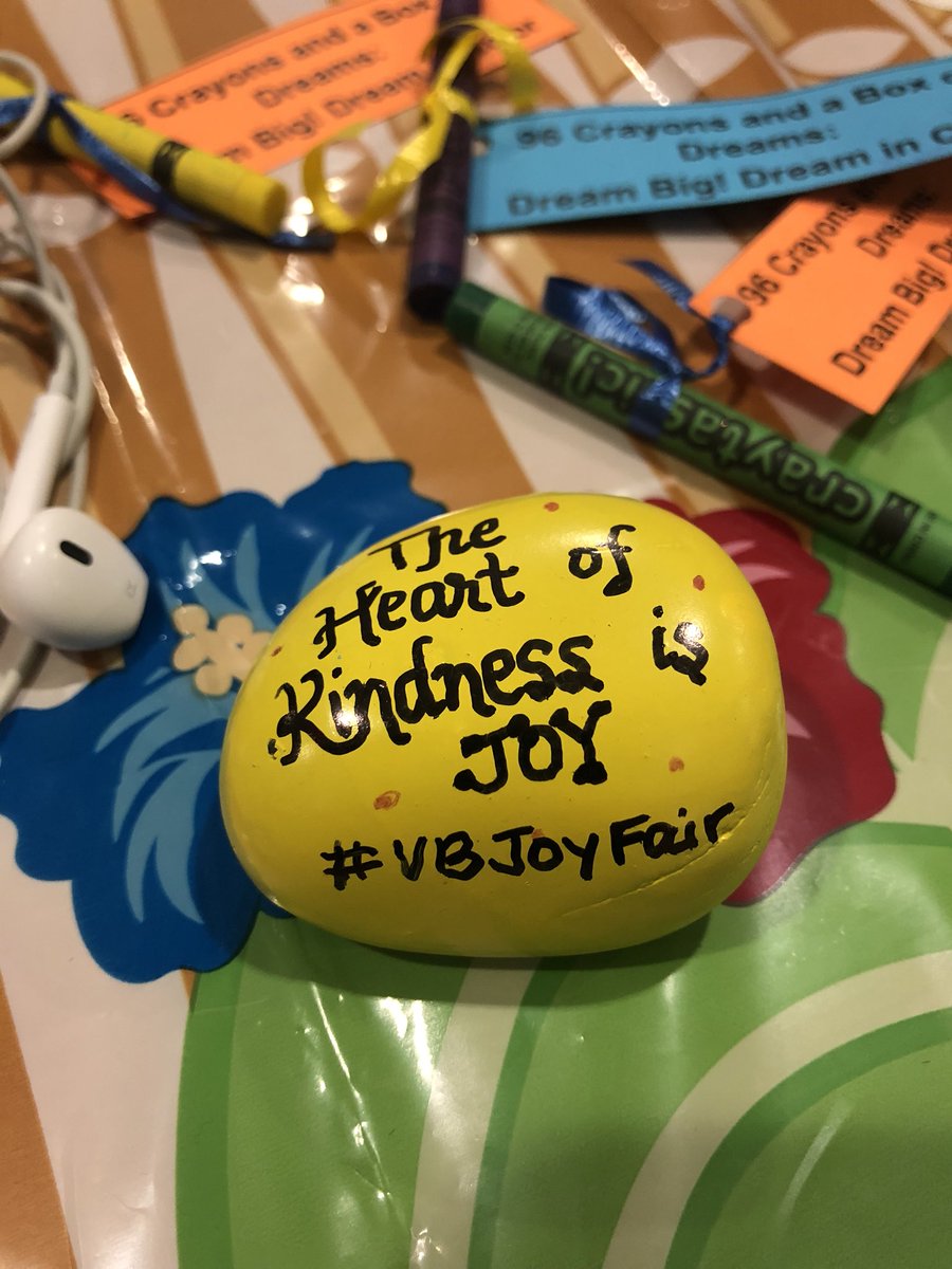 tamaraletter's tweet photo. Such a fun time at the #VBJoyFair meeting my #joyambassador PLN for the first time! So many smiles and TONS of joy! #lovemyPLN #passionforkindness https://t.co/YzBanUpNH7