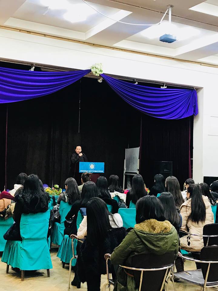 МЗХ-ны ерөнхийлөгчийн сургалт хариуцсан зөвлөх, Буган сүлд ТББ-ын ерөнхийлөгч Г.Энх-Амгалан Цагийн ажил хайж буй залуучуудад сургалт орлоо. Өөрийгөө эхлээд танихыг зөвлөлөө

#Би_Ажилтай_Монгол_залуу
#БүтээхчЦаг
#БүтээгчҮе
#БүтээлчЗалуу
#МЗХ_ЗХТБ