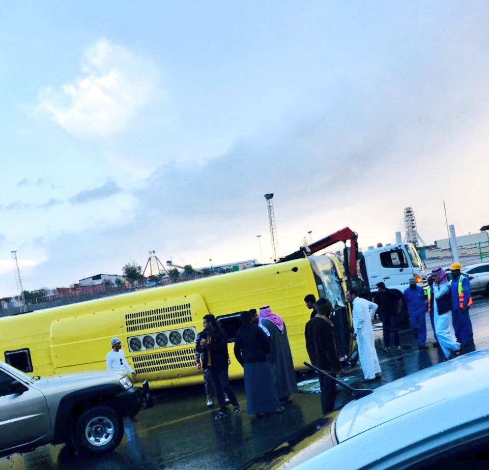 tqqs's tweet photo. ولله الحمد سلامة جميع الطالبات في حادث انقلاب الحافلة بعد الامطار التي هطلت على ابها صباح اليوم الخميس https://t.co/mi3I22TmyA