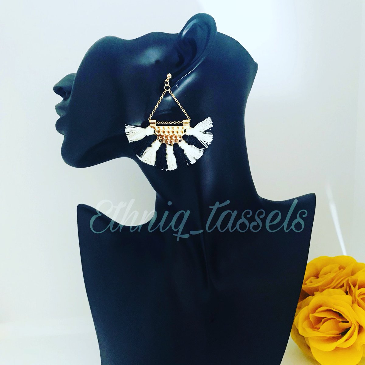 kweinorkie's tweet image. Contact @ethniq_tassels for these beautiful tassel earrings 🤗  Swipe 👉🏻
Call or WhatsApp 0507654705 to order #tasselearrings