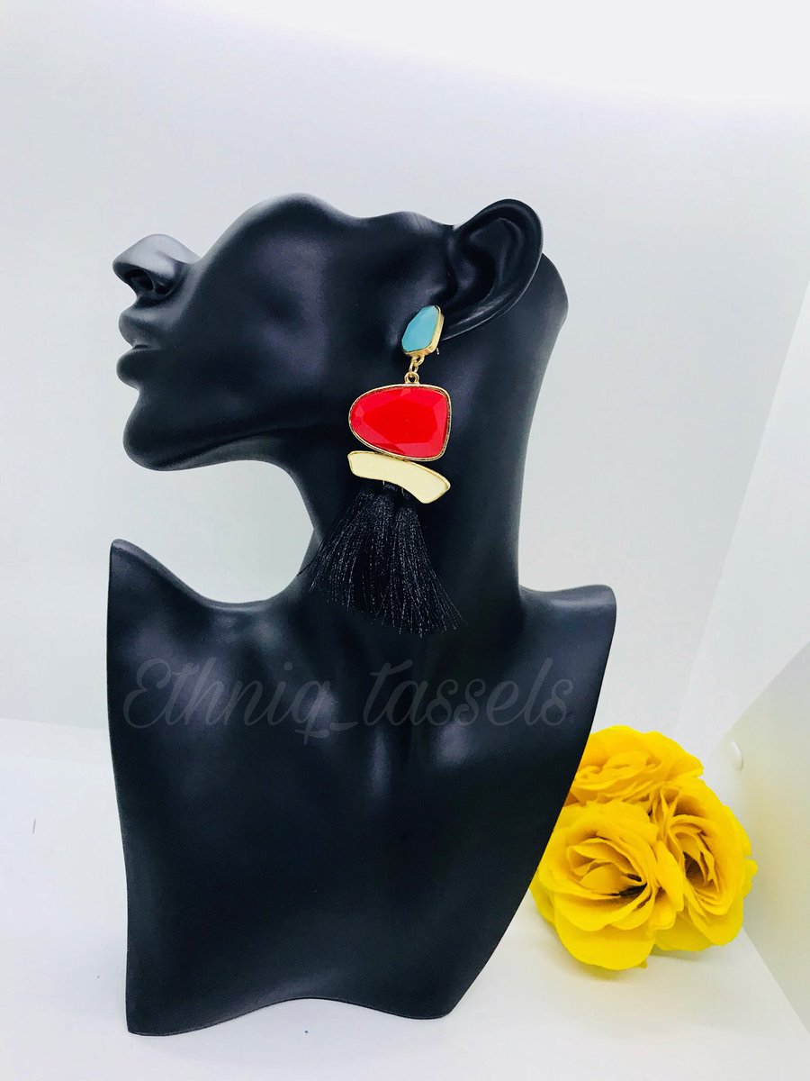 kweinorkie's tweet image. Contact @ethniq_tassels for these beautiful tassel earrings 🤗  Swipe 👉🏻
Call or WhatsApp 0507654705 to order #tasselearrings