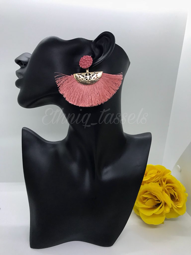 kweinorkie's tweet image. Contact @ethniq_tassels for these beautiful tassel earrings 🤗  Swipe 👉🏻
Call or WhatsApp 0507654705 to order #tasselearrings