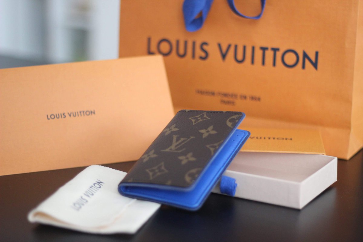 filamc's tweet image. I never quit 🤗 i literally asked my friends across the globe to go to LV stores for this limited @mrkimjones spring-summer 2018 keepall bag 😉 the struggle to get one is real 😂 #louisvuitton #keepall