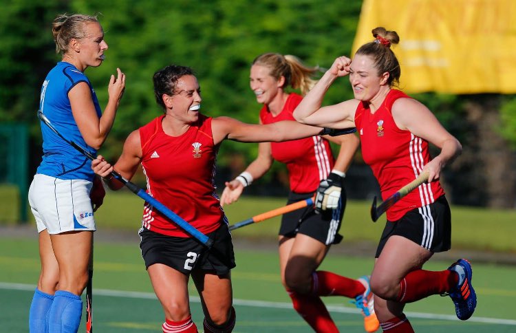 Ecstatic to able to represent my country at the Gold Coast Commonwealth Games 🇦🇺🐨All the hard work finally paying off and could asked for a better group of girls to go with #GC2018 <a href="/HockeyWales/">Hoci Cymru</a>