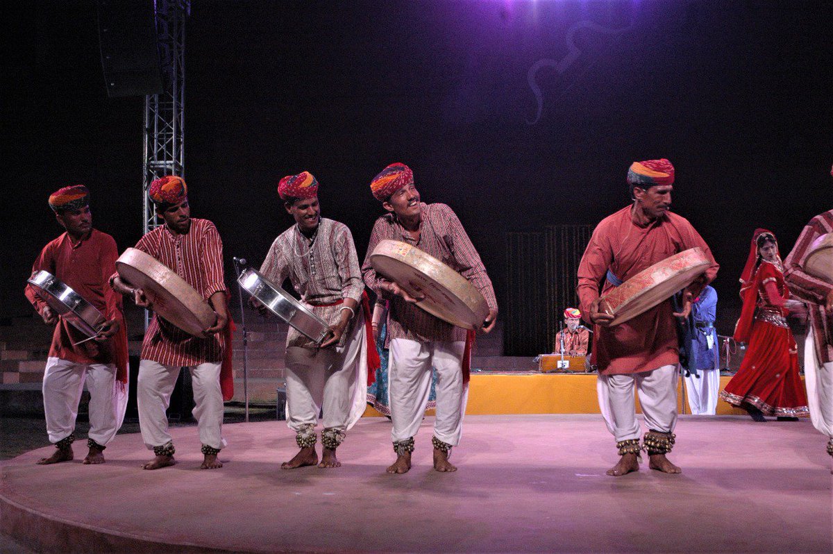 JKK_Jaipur's tweet photo. #JawaharKalaKendra (#JKK) witnessed a #Holi celebration #Rangarang yesterday. Madhyavarti, was filled with verve and gusto as different Rajasthani #folkmusic and #dance performances were presented.
#holi2018 #holisummer #holimoods #holiparty2018 #holibegins #holiseason #holifun https://t.co/LTz1aDjc5K
