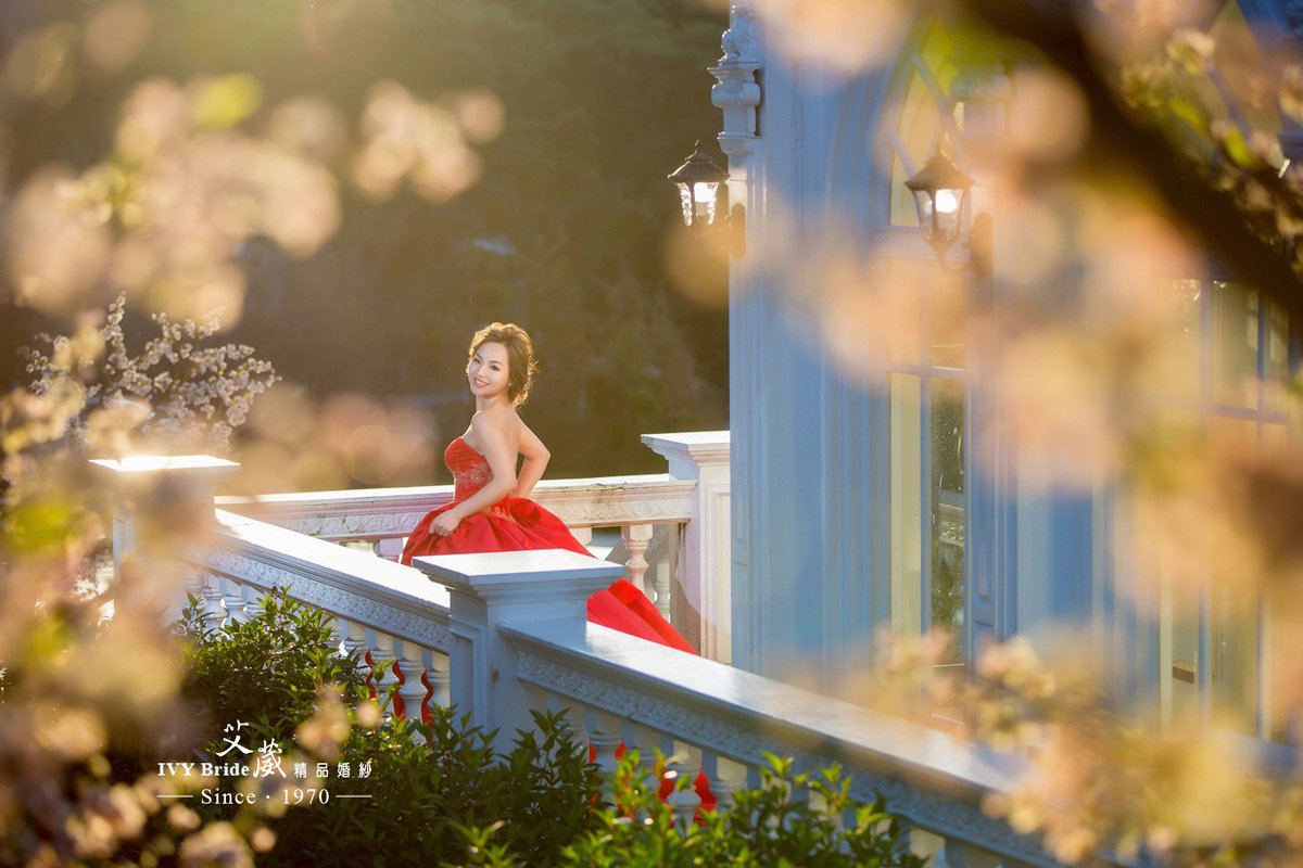 IvyBrideTW's tweet photo. 溫暖色調故事感婚紗照，
每看一次就再愛上一次！
- - - - - - - - - - - - - - - - - -
準備好一起共度美麗人生嗎?
💟 電話預約 ➤ 02 2356 0388
💟 線上預約諮詢 ➤ https://t.co/GlVdzdzBrC
💟 禮服租借 ➤https://t.co/ehP4sASUsb
💟 用Line預約更方便快捷 ➤ https://t.co/icLfFaicQ2 https://t.co/0xgkjpHNFi