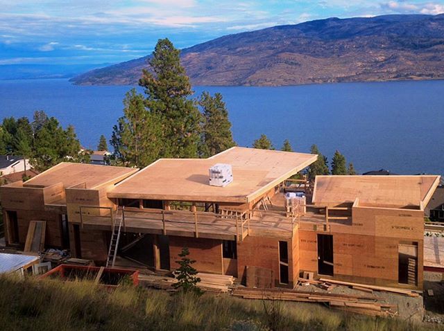BarnettHomes's tweet photo. Peachland Home #lifestyle #qualityhomes #barnettconstruction #custombuild #highclasshomes #finehomes #okanaganbc #vancouver #calgary https://t.co/rbSLUPWh9l https://t.co/H2ftBO04LV